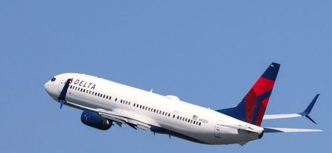 Stowaway caught on flight from New York to Paris