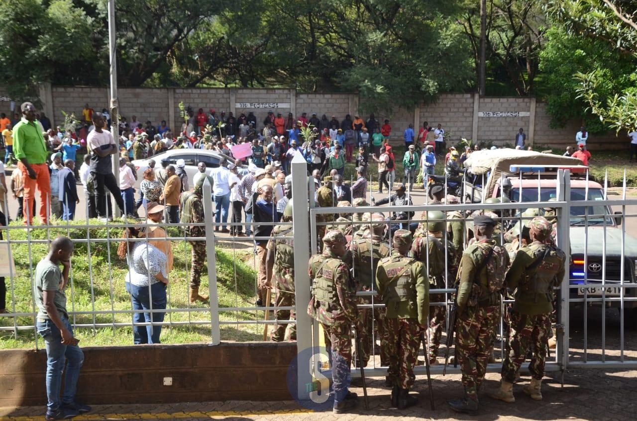 [PHOTOS] Wamatangi supporters gather outside EACC