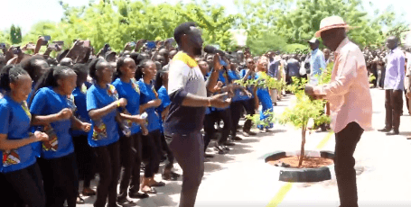 Ruto delivers goodies for Tharaka varsity students