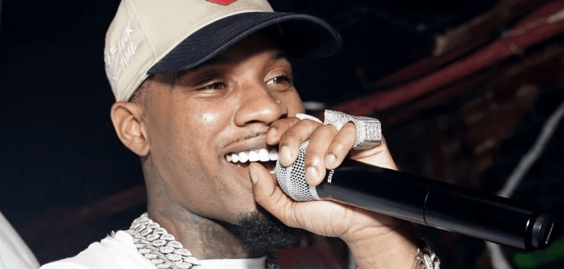 Drake pushes for Tory Lanez to be pardoned after prison attack