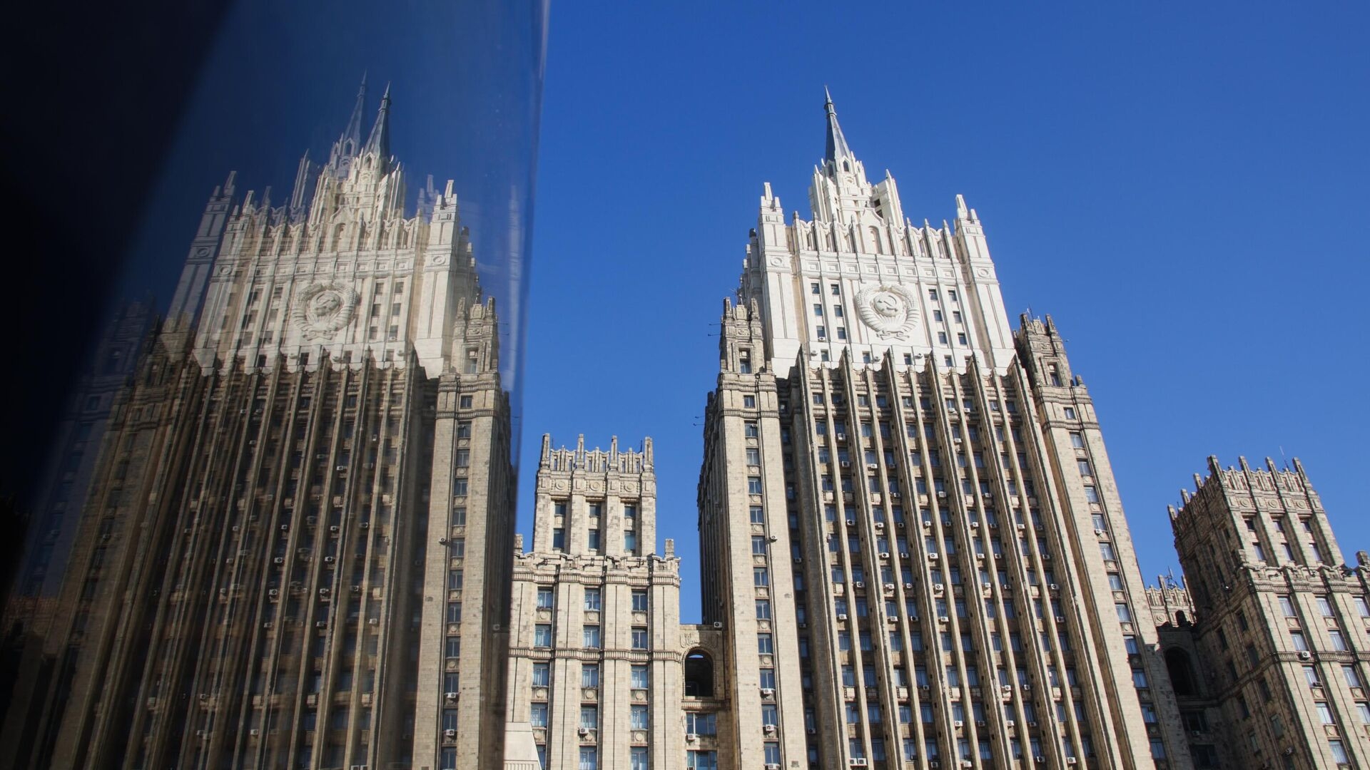Moscow Vows Response to Closure of Russian Consulate in Krakow