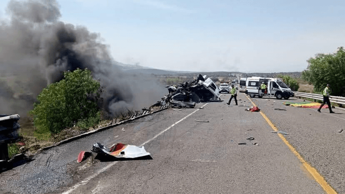 At least 21 killed in crash in Mexico, official says