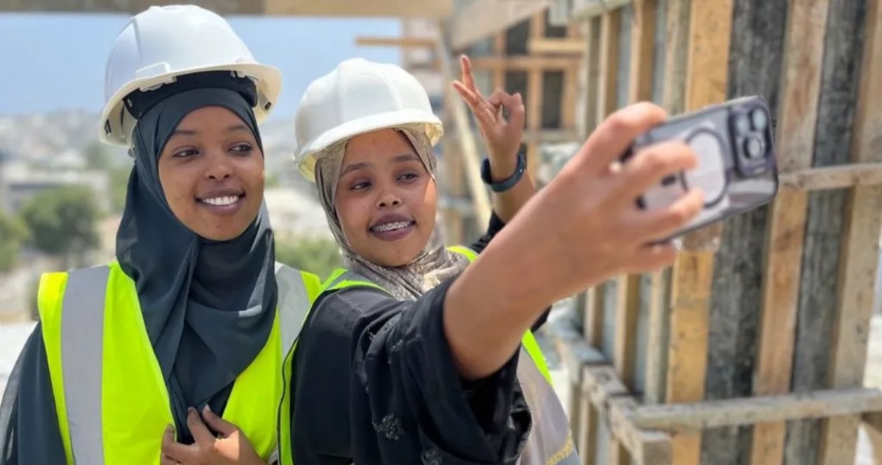 The women at the centre of Somalia's construction boom