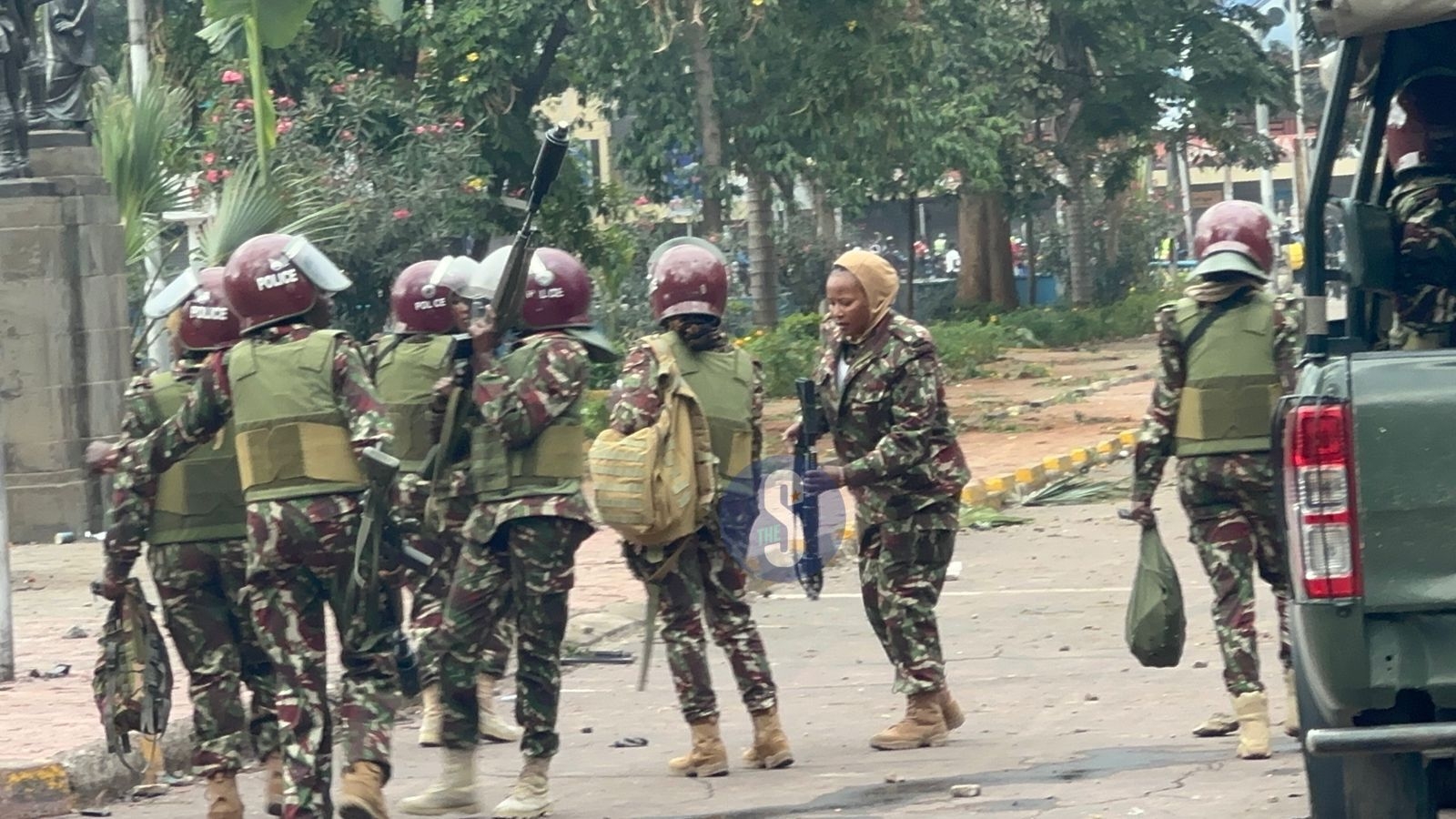 [PHOTOS] Female cops reinforce Nairobi demos