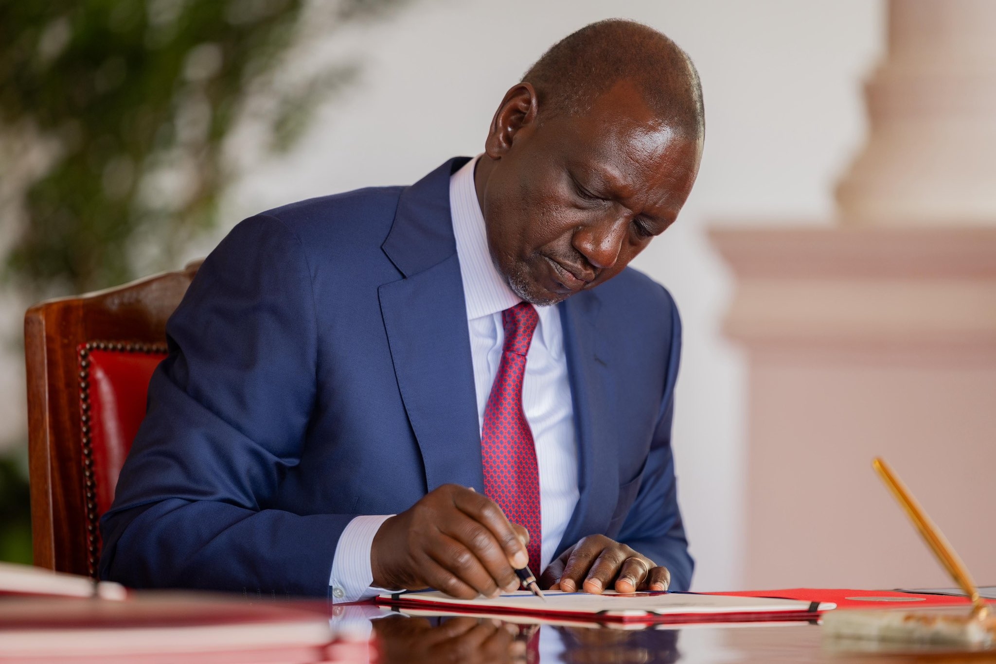 Tough times for criminals as Ruto signs anti-money laundering Bill