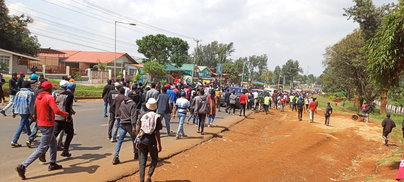 Thousands of protesters march from Kiambu to Nairobi