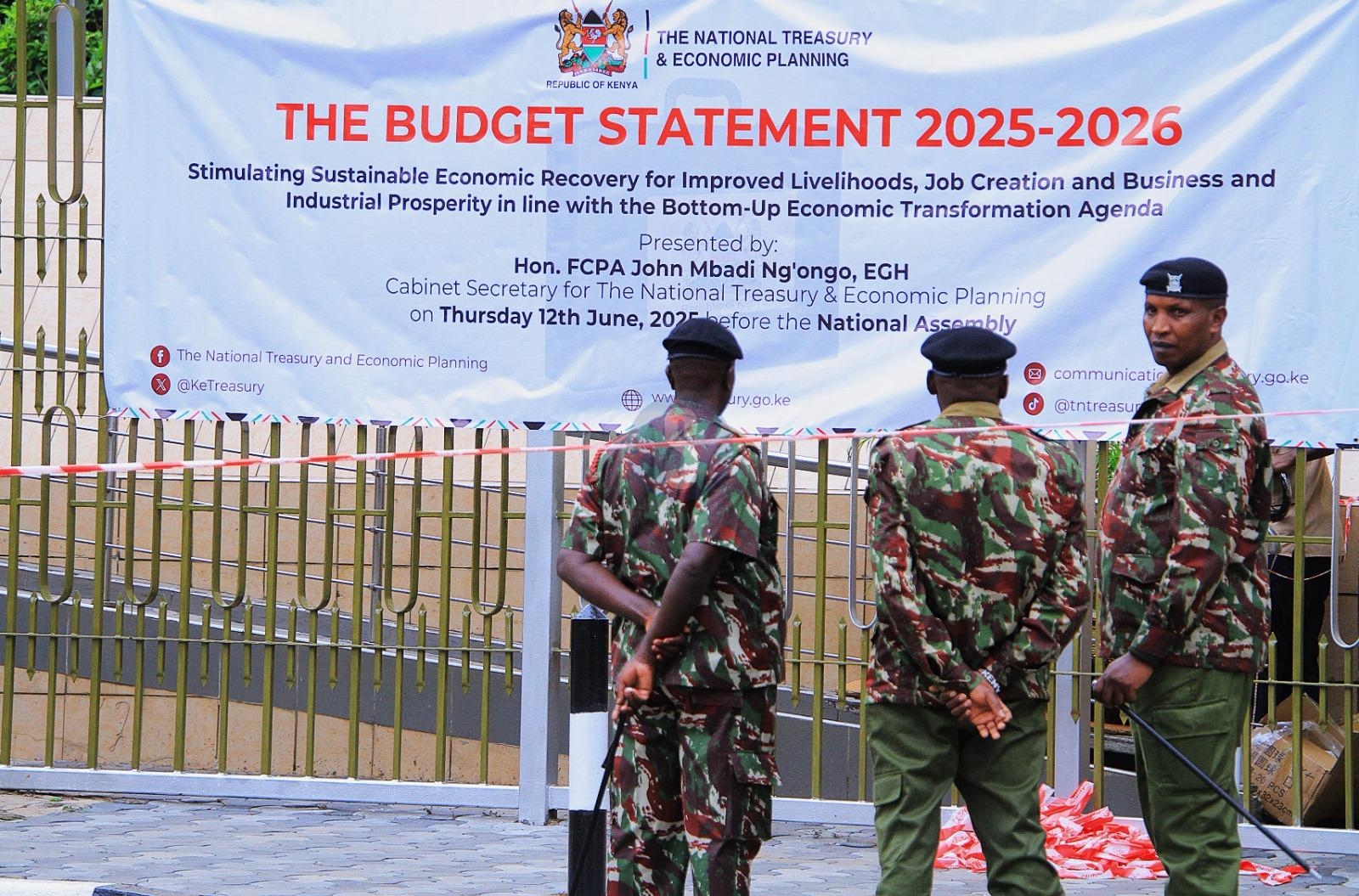 [PHOTOS] Tight security at Treasury ahead of budget reading