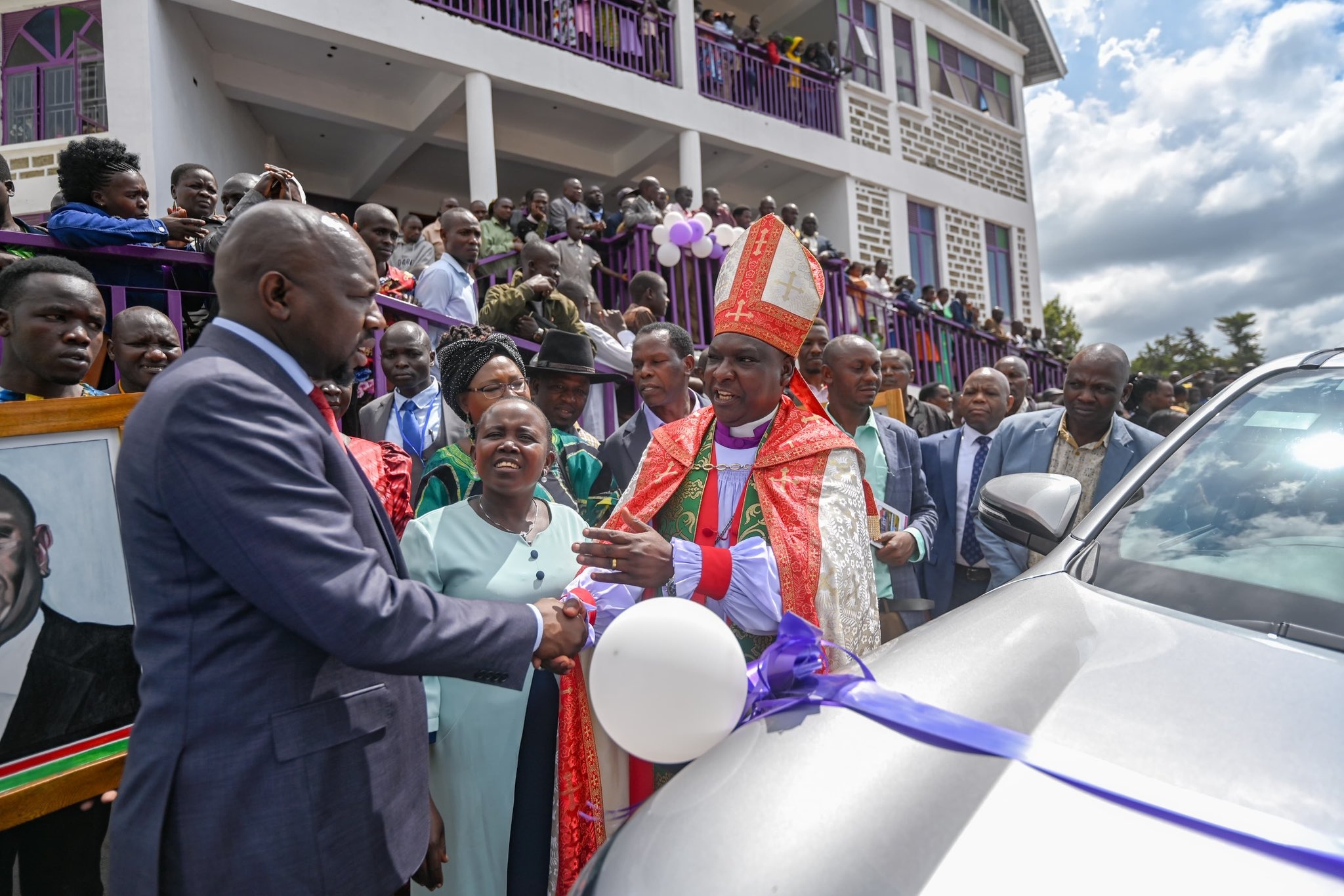Ruto, Museveni deepen ties with new church
