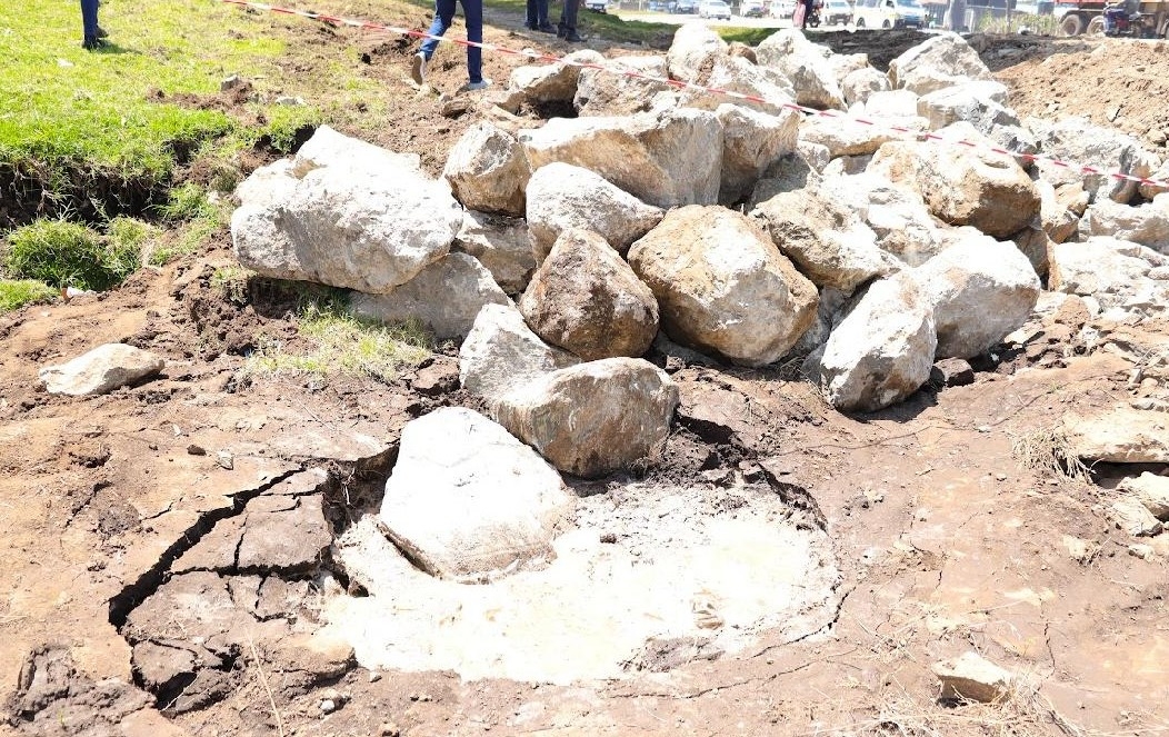 KeNHA dispatches geologists to diagnose Nakuru Eveready roundabout sinkhole
