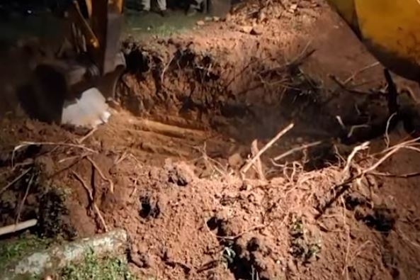 Digging of Raila Odinga's grave at Bondo home begins