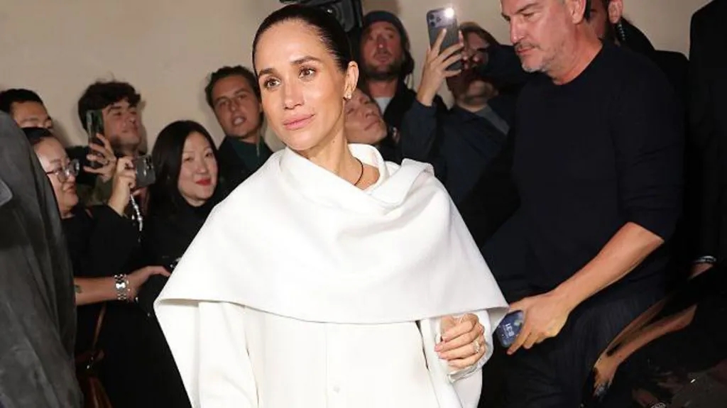 Meghan makes surprise appearance at Paris Fashion Week