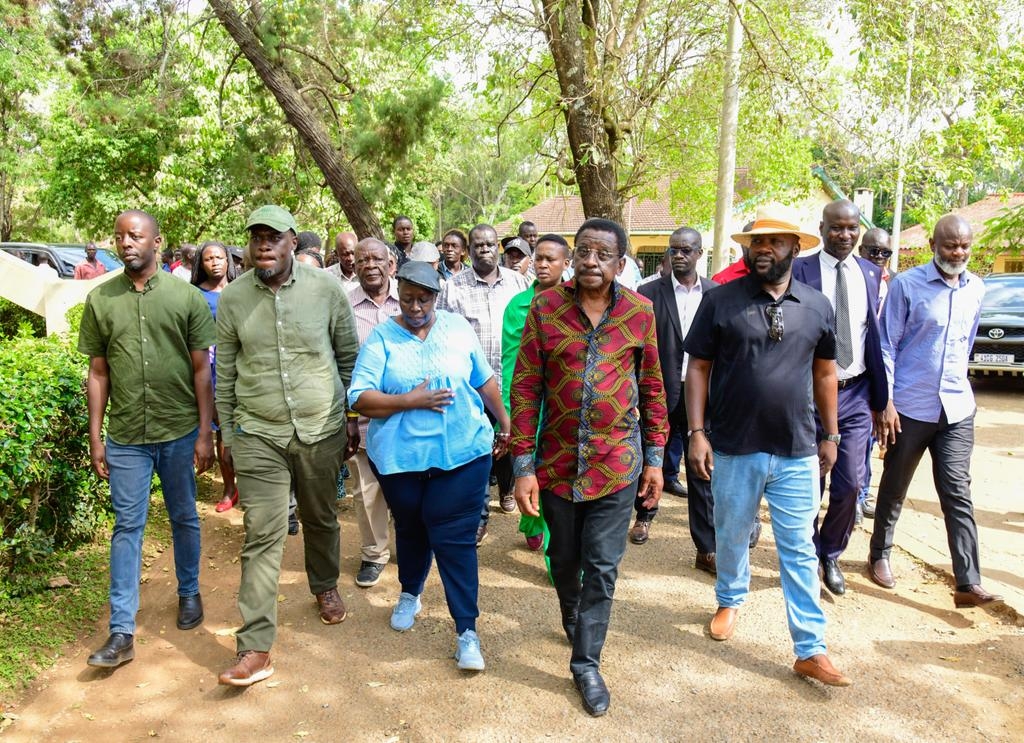 Sakaja, Orengo visit Raila’s grave in Bondo