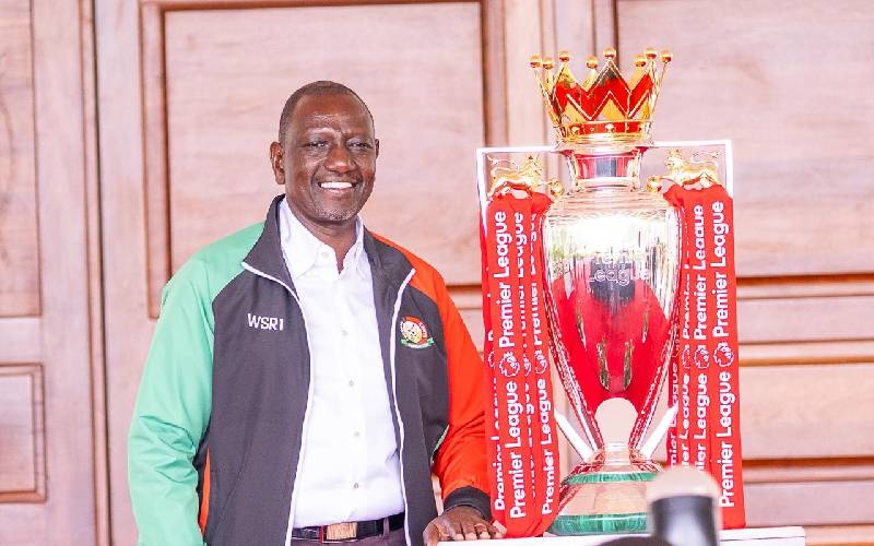 [PHOTOS] Ruto receives the EPL trophy at State House