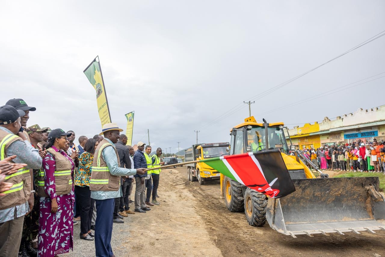 [PHOTOS] Ruto launches tarmacking of key roads in Nakuru