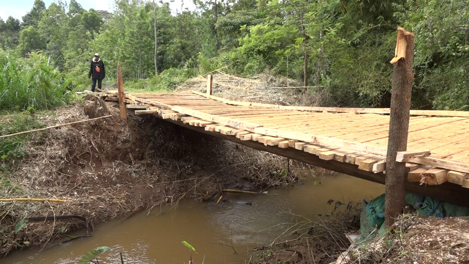 Kirinyaga residents build makeshift bridge after empty promises