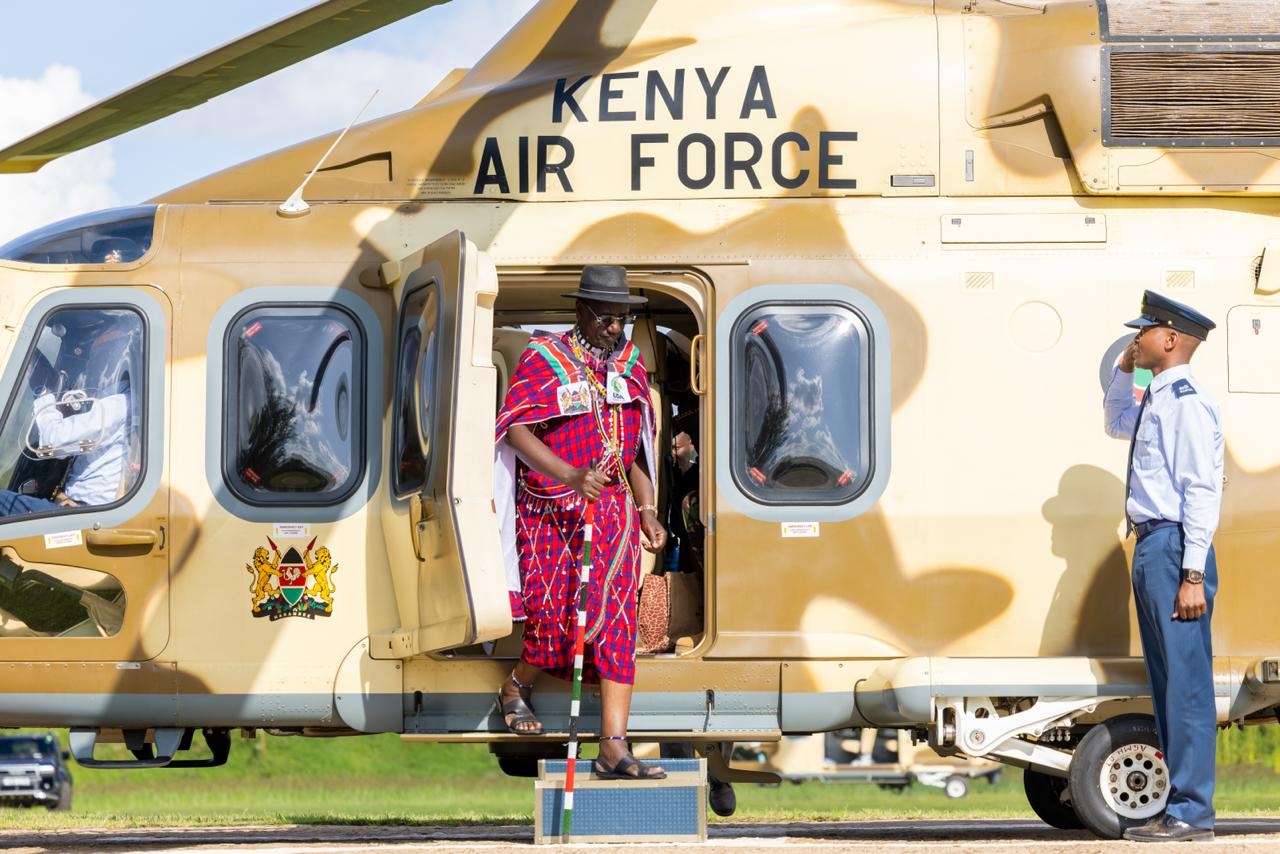 [PHOTOS] Ruto dazzles in colourful maasai outfit