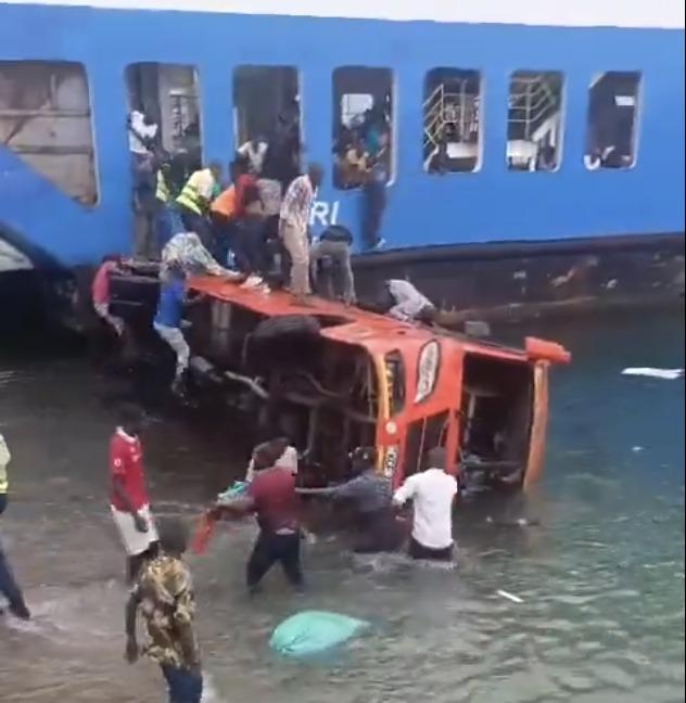 Governor Nassir mulls banning vehicles on Likoni ferry