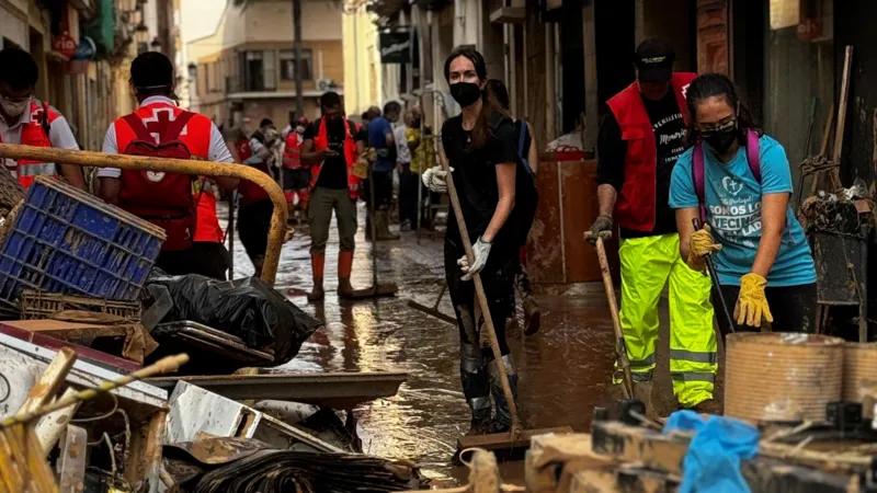 Valencia floods: Spain clings to fragments of hope in time of disaster