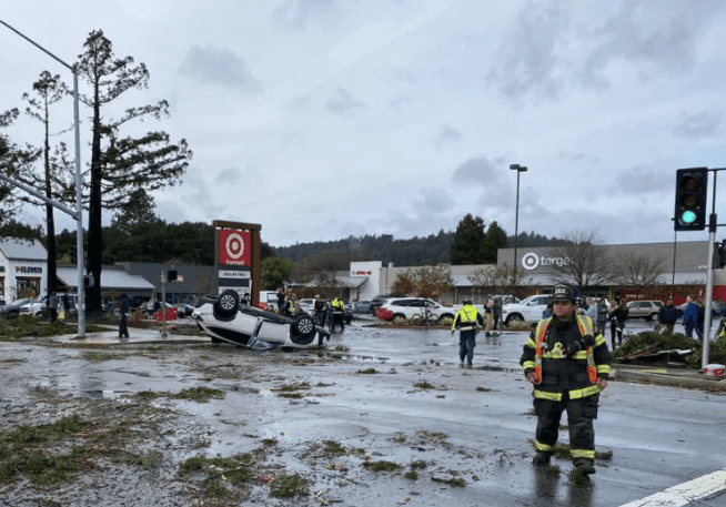 Tornado hits northern California town