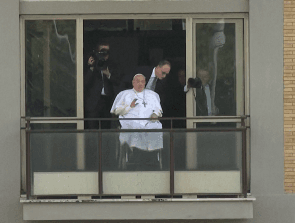 Pope makes first appearance from hospital