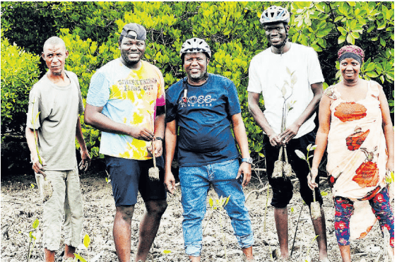 Mombasa fights against heat, flooding, mountains of waste