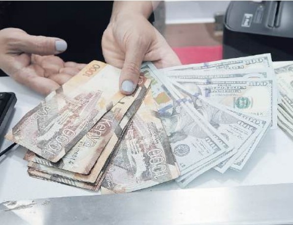 Euro and pound gain as traders avoid US dollar