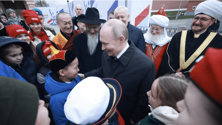 Standing strong together: Russia celebrates national unity day