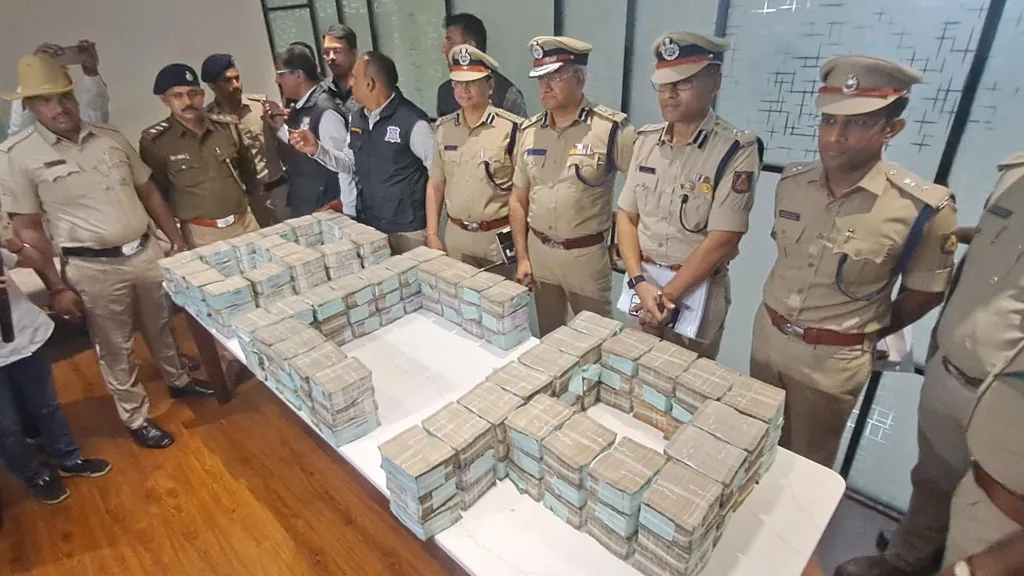 Nine arrested in India after police crack $800,000 bank heist